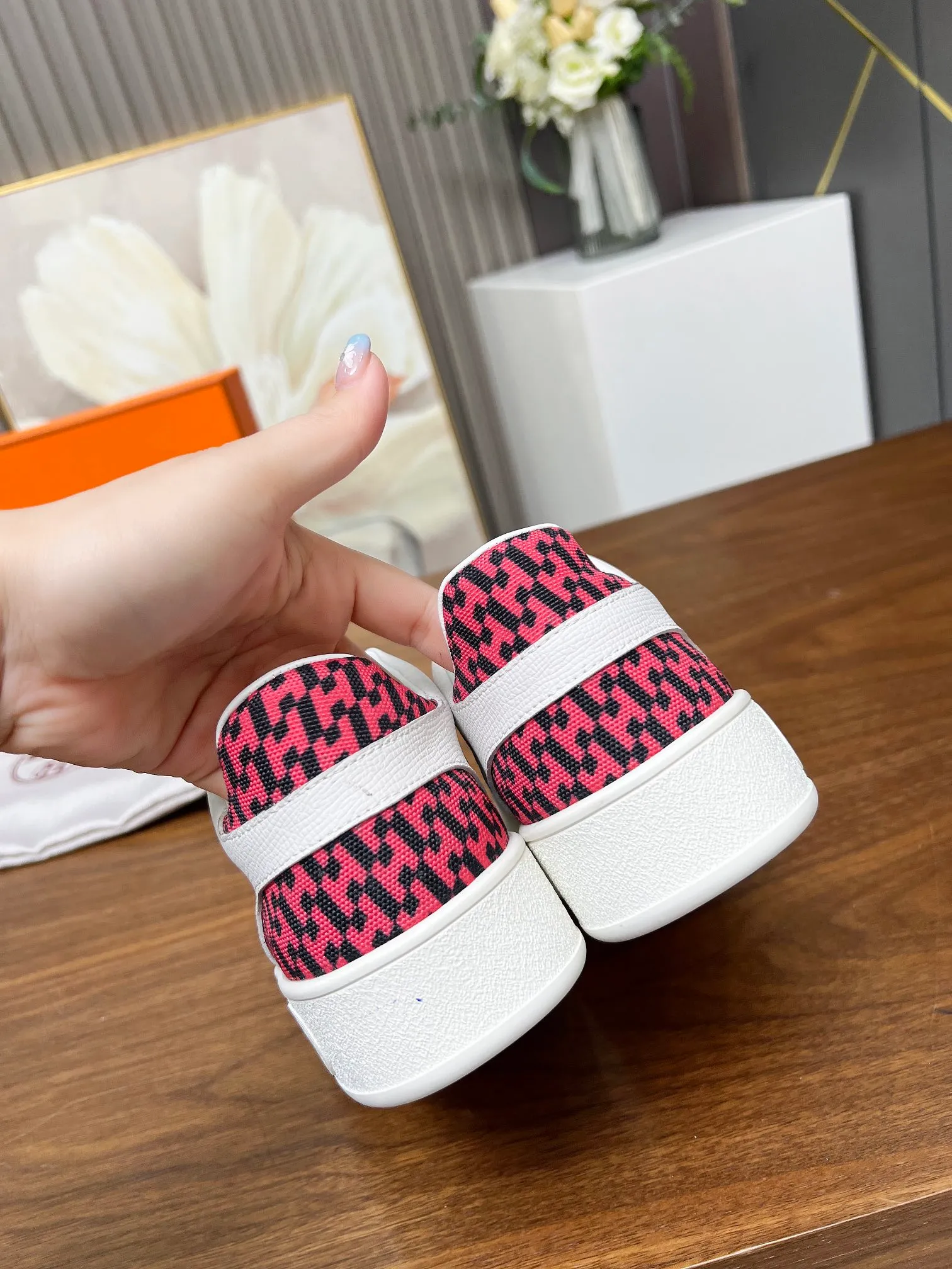 👟👟Ex-factory price 520👟👟 🔥🔥🔥French direct mail HERMES/Hermès flat fashion sports and casual shoes Korean style lace-up mesh lightweight! ! Breathable and comfortable, standard size 35/40 (41 can be customized and will not be returned)